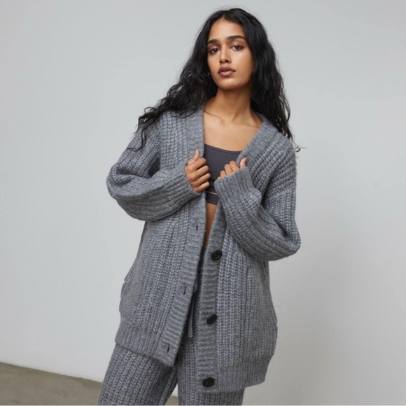 LUNYA Chunky Wool Cardigan in Serene Gray size xs/s - Picture 10 of 11
